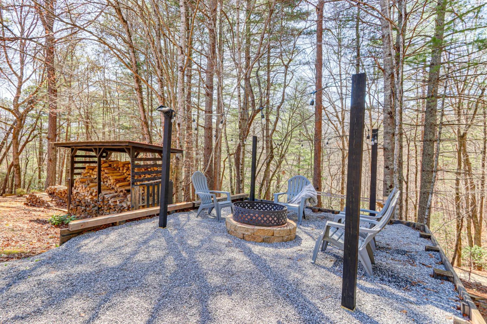 Dog-Friendly Hiawassee Cabin With Decks And Fire Pit! Extérieur photo