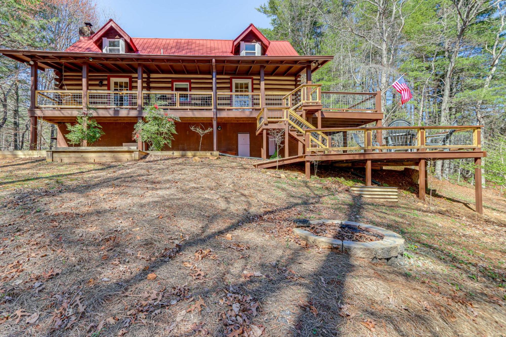 Dog-Friendly Hiawassee Cabin With Decks And Fire Pit! Extérieur photo